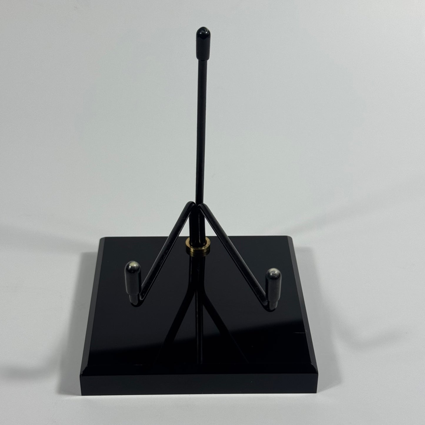 Black Specimen Stand (Size 6)