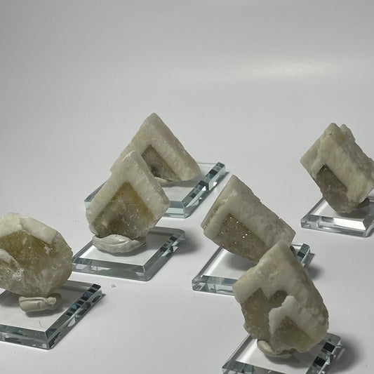 Bicolor Barite Specimen from China: Intuitive Pick