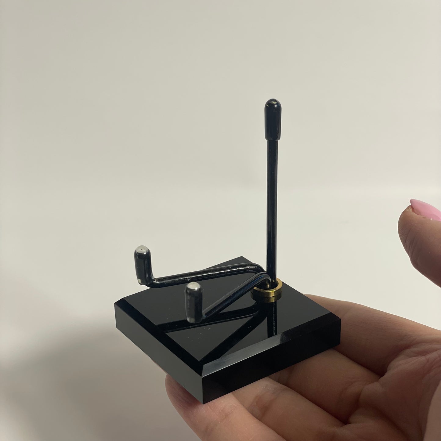 Black Specimen Stand (Size 3)