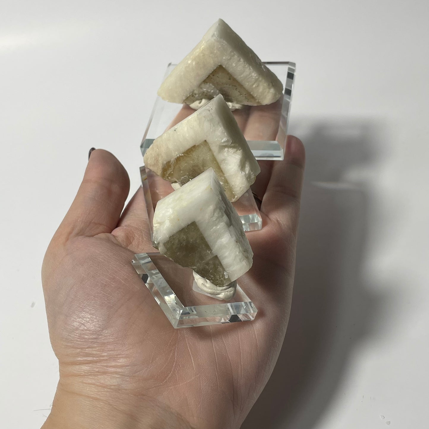 Bicolor Barite Specimen from China: Intuitive Pick