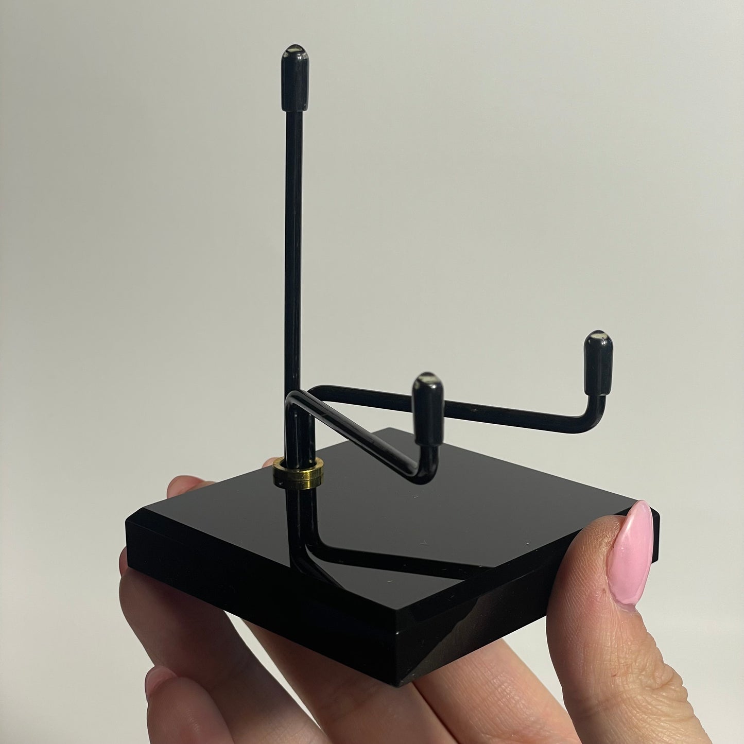 Black Specimen Stand (Size 5)