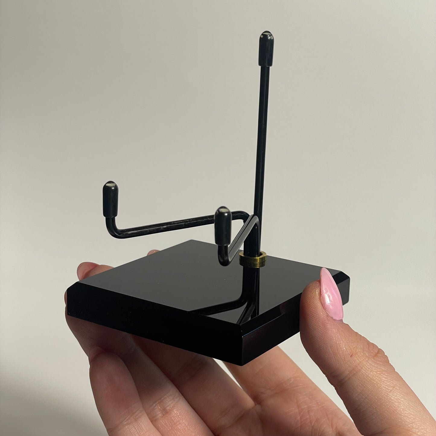 Black Specimen Stand (Size 5)