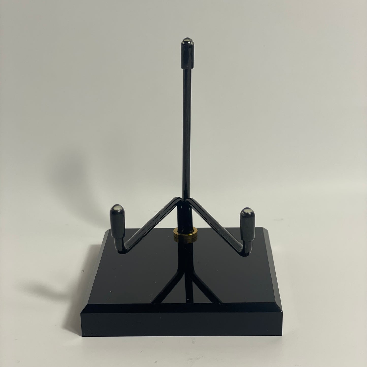Black Specimen Stand (Size 5)