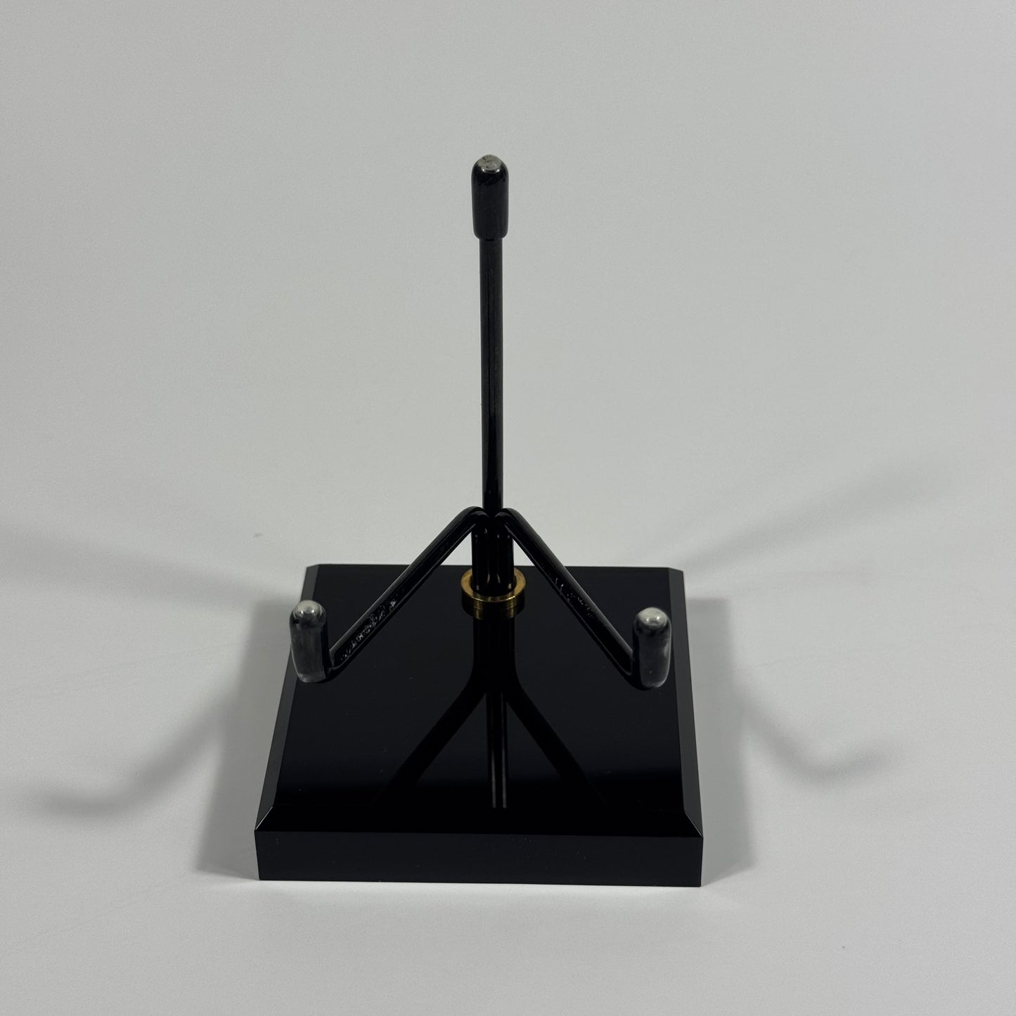Black Specimen Stand (Size 4)